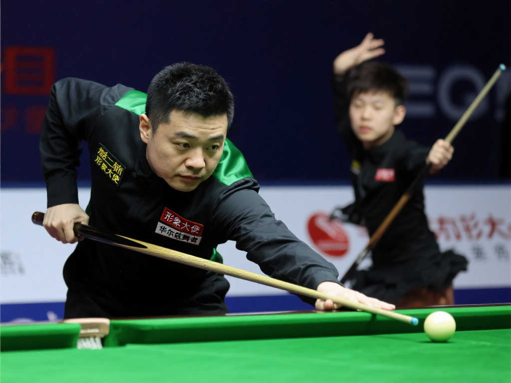 位表情凝重 位表情凝重